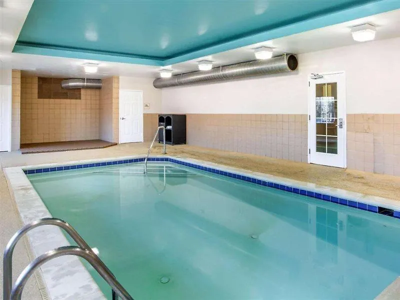 La Quinta Inn & Suites By Wyndham Norfolk Hotel