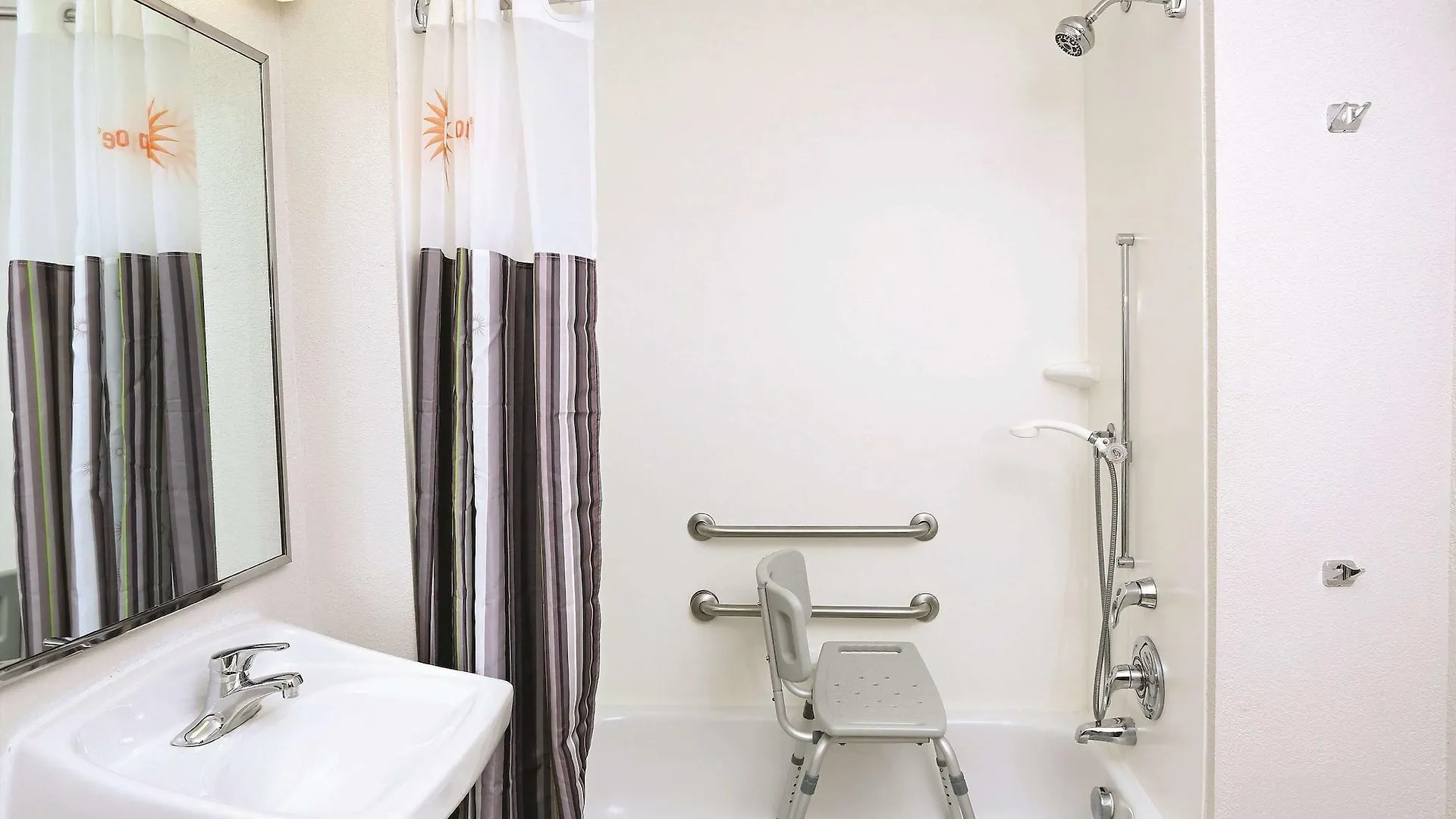 La Quinta Inn & Suites By Wyndham Norfolk 3*,  United States