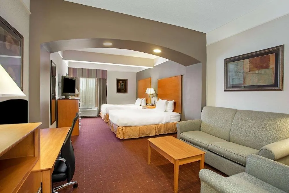 La Quinta Inn & Suites By Wyndham Norfolk Hotel