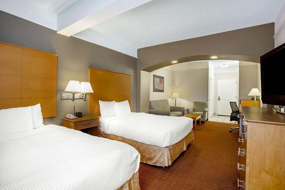 La Quinta Inn & Suites By Wyndham Norfolk Hotel
