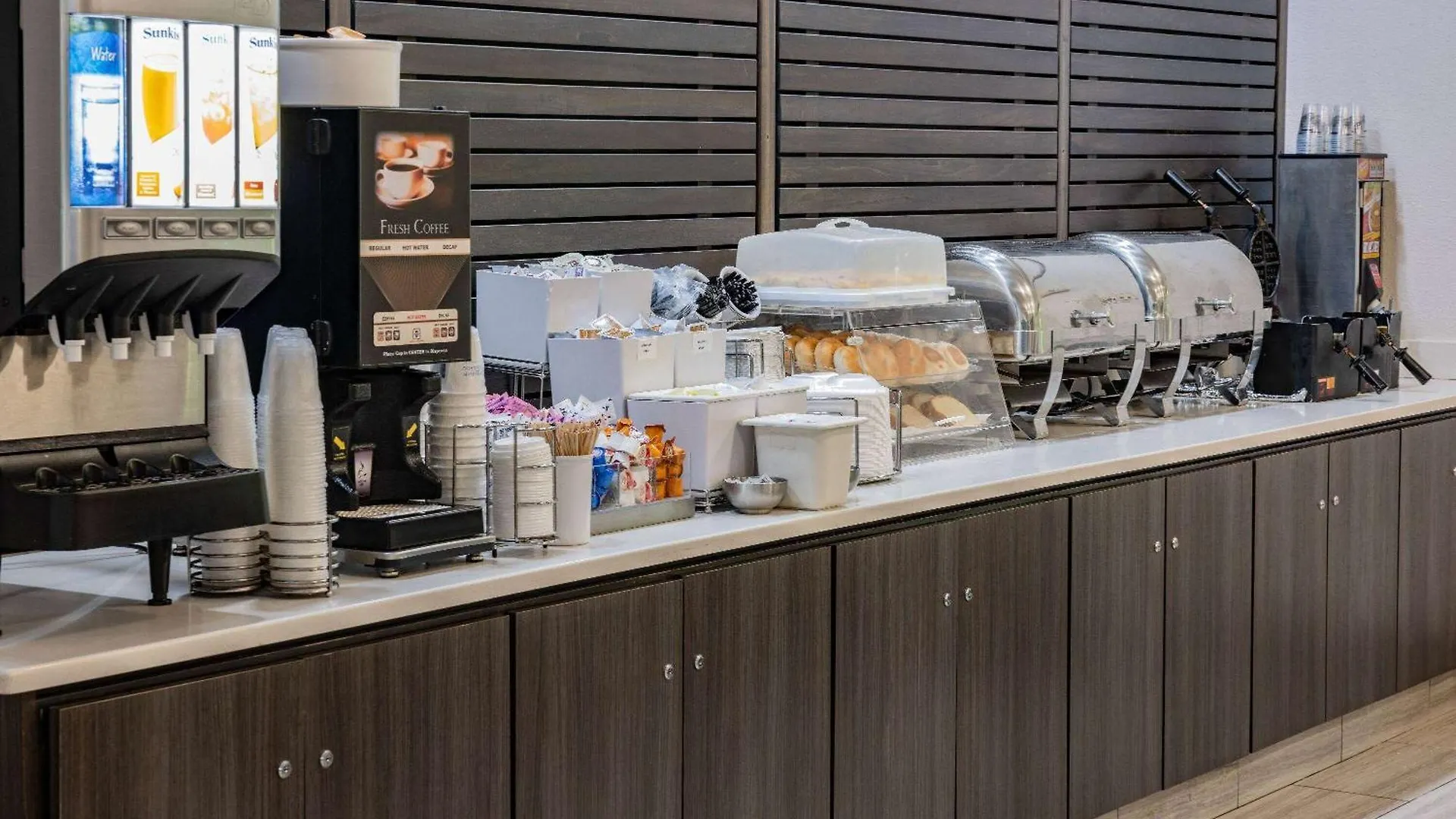 La Quinta Inn & Suites By Wyndham Norfolk Hotel