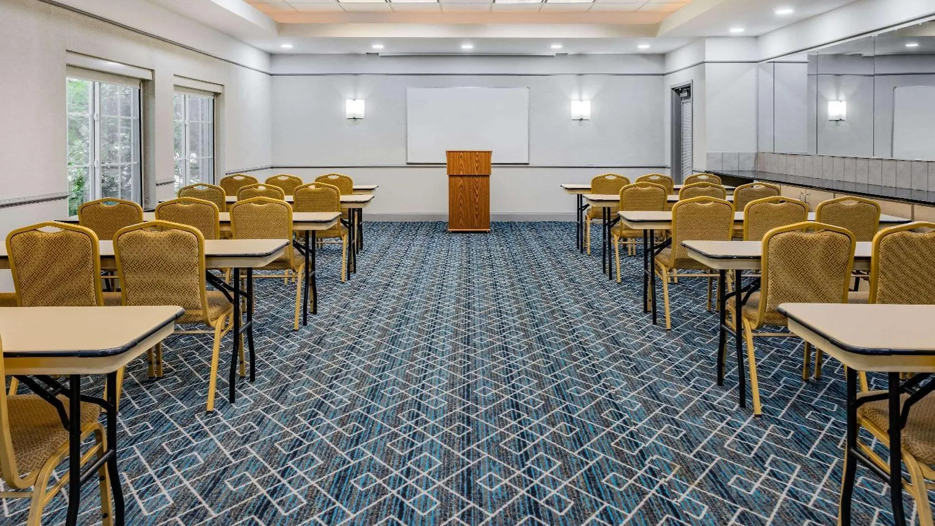 La Quinta Inn & Suites By Wyndham Norfolk 3*,  United States